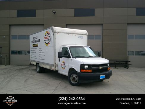 Used 2017 Chevrolet Express 3500 Extended image 1