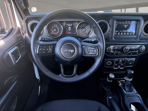 Used 2023 Jeep Gladiator Sport AWD/4WD image 9