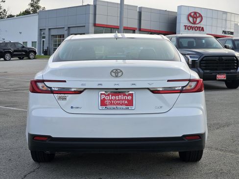 Used 2025 Toyota Camry LE image 5