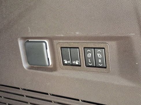 Used 2022 GMC Yukon SLT w/ SLT Luxury Package image 31