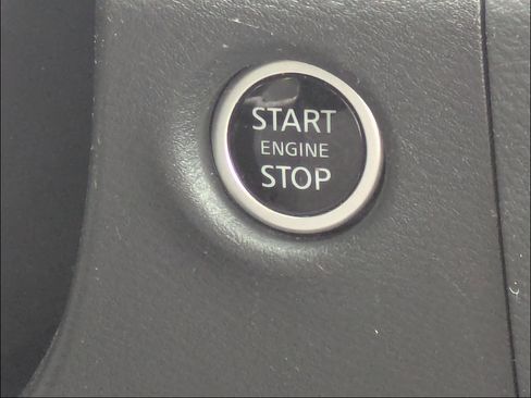 Used 2025 Nissan Frontier SV RWD image 27