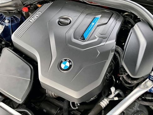 Used 2023 BMW 530e w/ Executive Package image 32