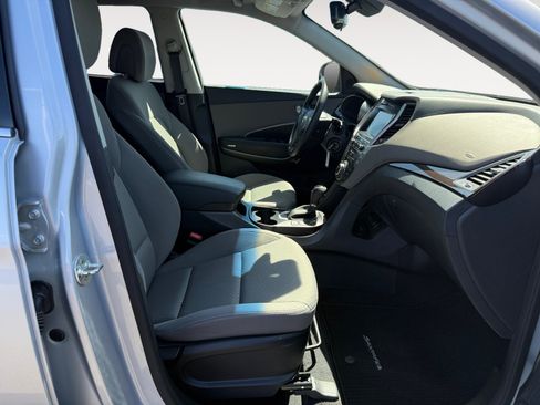 Used 2017 Hyundai Santa Fe SE FWD image 19
