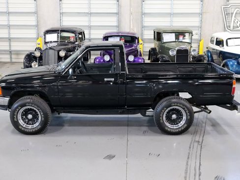 Used 1987 Toyota Pickup 2WD Regular Cab image 9