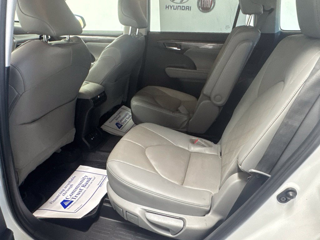 Used 2023 Toyota Highlander Platinum AWD/4WD image 32
