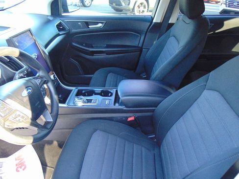 Used 2021 Ford Edge SE image 18