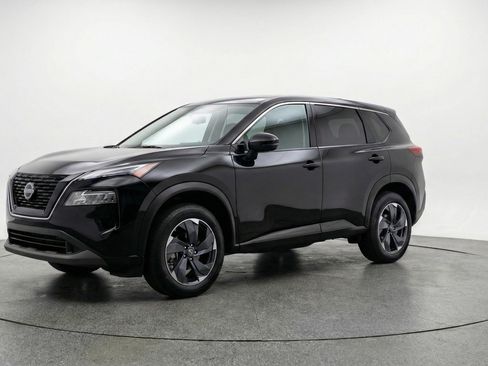 Used 2025 Nissan Rogue SV FWD image 3