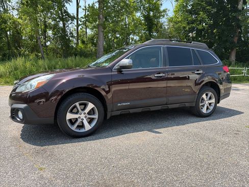 Used 2013 Subaru Outback 3.6R Limited w/ Special Appearance Pkg AWD/4WD image 3