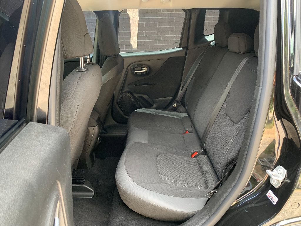 Used 2021 Jeep Renegade Latitude AWD/4WD image 16