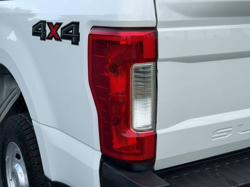 Used 2017 Ford F250 XL w/ Power Equipment Group AWD/4WD image 17