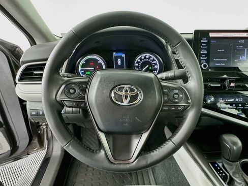 Used 2024 Toyota Camry SE FWD image 11
