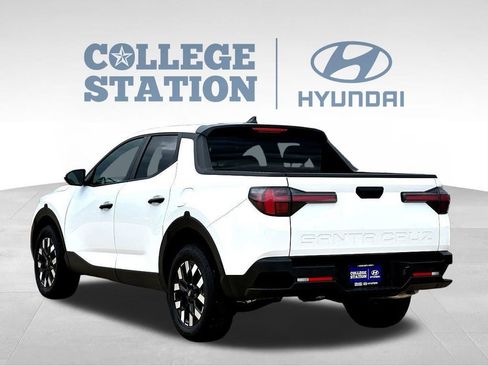 Used 2025 Hyundai Santa Cruz SE FWD image 8