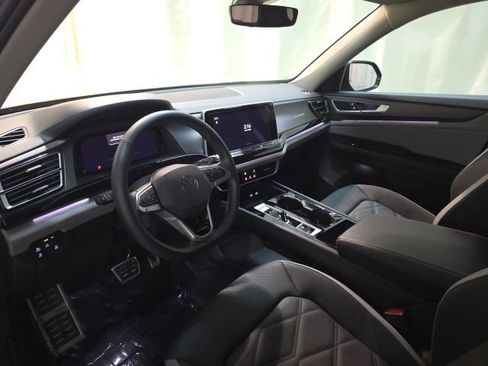 Used 2024 Volkswagen Atlas Peak Edition SE image 24