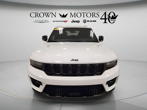 Used 2025 Jeep Grand Cherokee Limited w/ Black Appearance Package AWD/4WD image 8