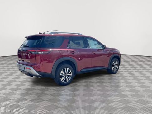 Certified 2025 Nissan Pathfinder SL image 12