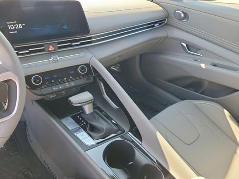 New 2026 Hyundai Elantra SEL FWD image 32