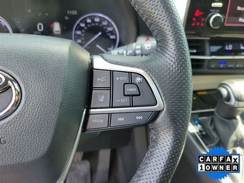 Used 2023 Toyota Sienna Limited FWD image 42