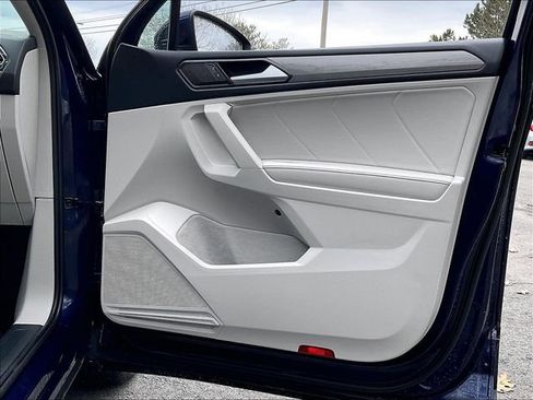 Used 2022 Volkswagen Tiguan SE image 25