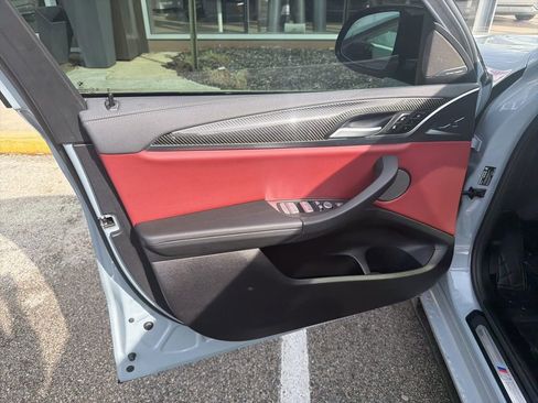 Used 2025 BMW X4 M40i w/ Premium Package image 8