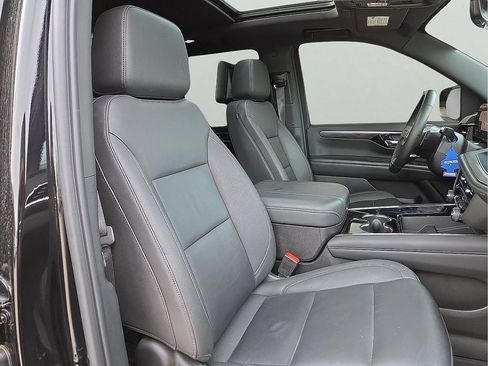 Used 2025 Chevrolet Tahoe Z71 w/ Z71 Off-Road Package AWD/4WD image 9