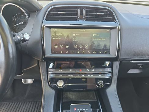 Used 2019 Jaguar F-PACE Prestige AWD/4WD image 23