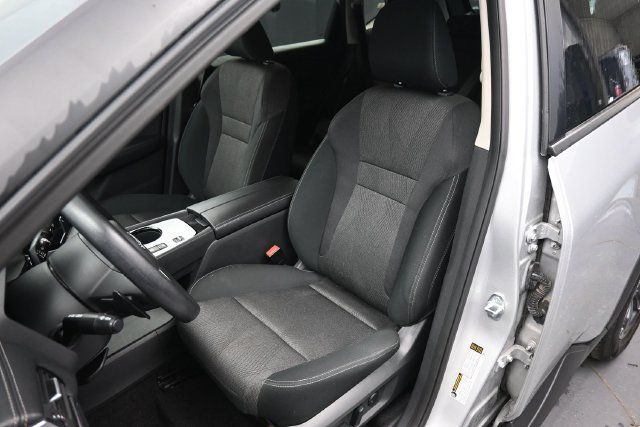 Used 2024 Nissan Rogue SV FWD image 18