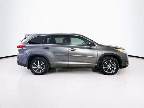 Used 2018 Toyota Highlander XLE AWD/4WD image 8