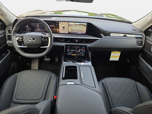 New 2026 INFINITI QX80 Luxe RWD image 9
