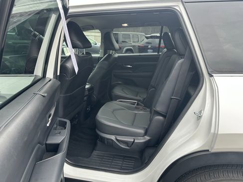 Certified 2025 Toyota Grand Highlander XLE image 15
