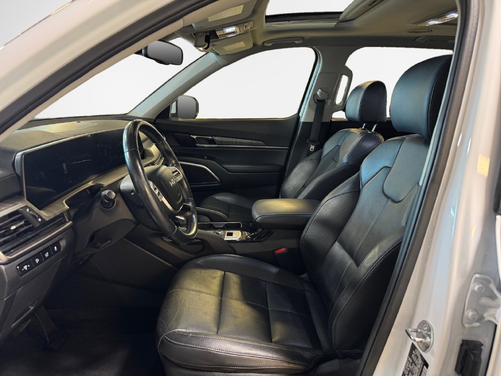 Certified 2024 Kia Telluride EX w/ EX Captain's Chair Package AWD/4WD image 12