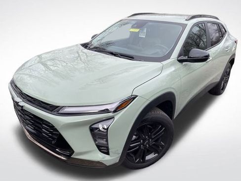 Used 2025 Chevrolet Trax ACTIV image 3