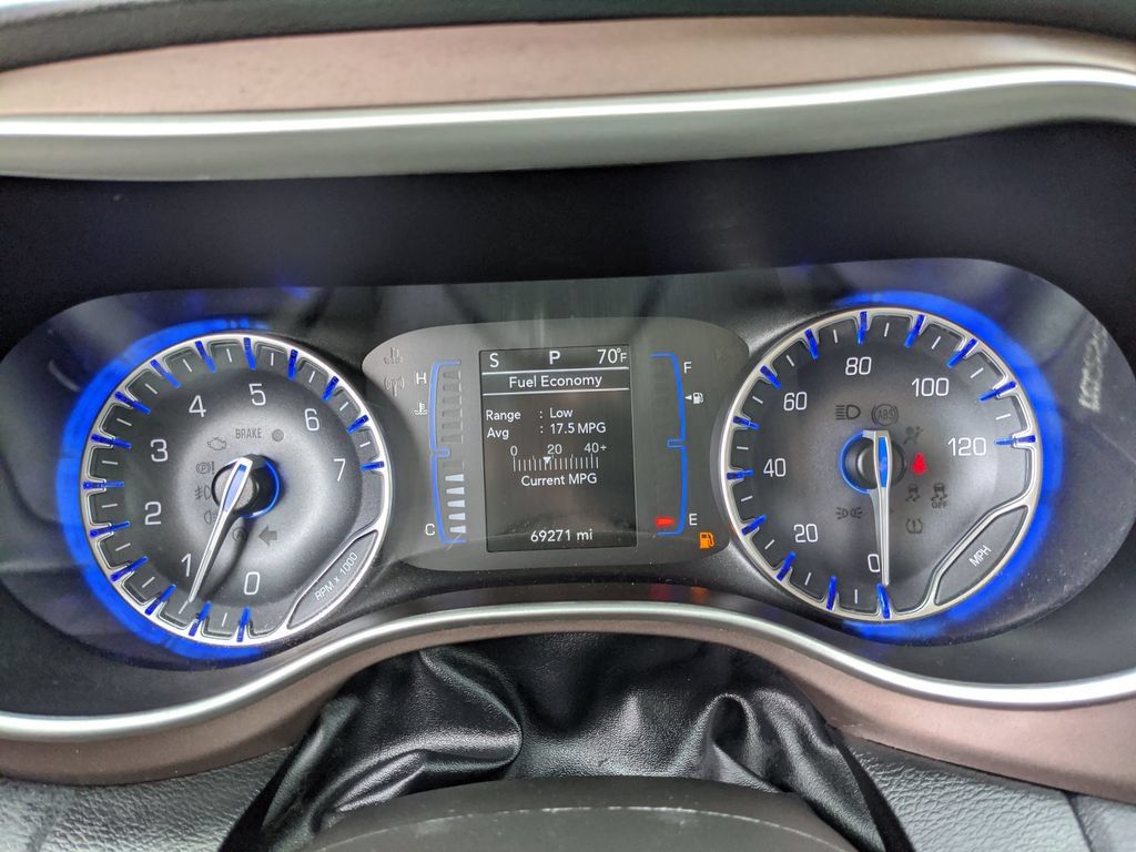 Used 2023 Chrysler Voyager LX FWD image 11