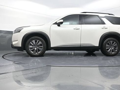 Used 2024 Nissan Pathfinder SV AWD/4WD image 34