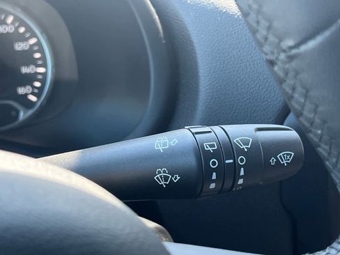 Used 2022 Jeep Renegade Altitude image 24