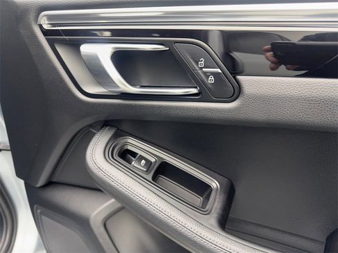Used 2022 Porsche Macan image 48