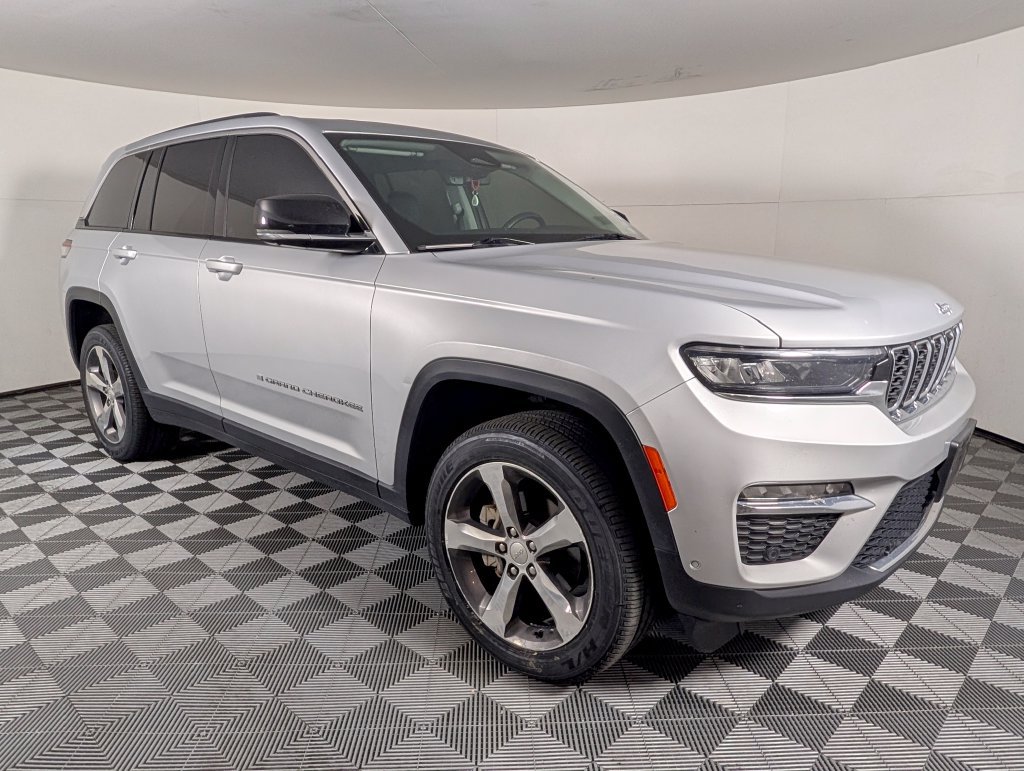Used 2022 Jeep Grand Cherokee Limited w/ Luxury Tech Group II RWD image 10