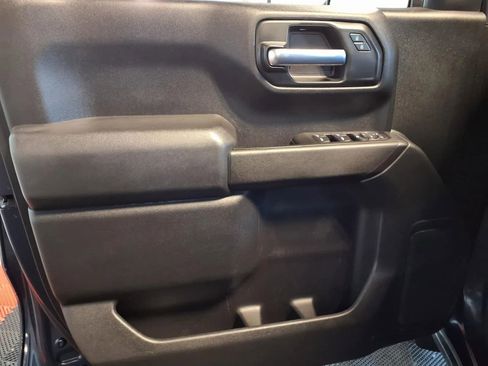 Used 2020 Chevrolet Silverado 1500 Custom w/ Custom Value Package AWD/4WD image 15