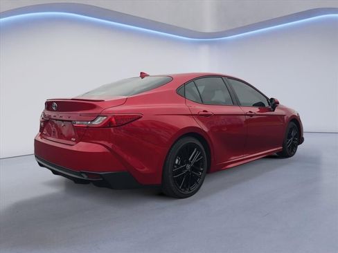 Used 2025 Toyota Camry SE image 5