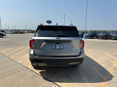 Used 2023 Ford Explorer XLT w/ Equipment Group 202A AWD/4WD image 6