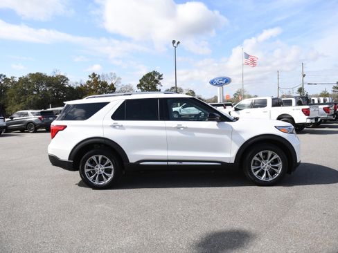 Used 2023 Ford Explorer Limited w/ Equipment Group 301A image 2
