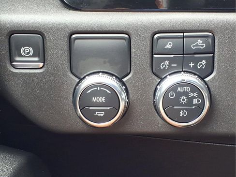 Used 2025 GMC Sierra 1500 SLT RWD image 21