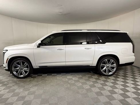 Used 2025 Cadillac Escalade ESV Sport Platinum AWD/4WD image 2