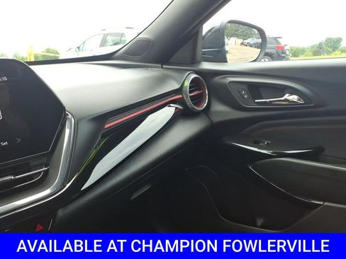 Used 2025 Chevrolet Trax RS w/ Sunroof Package FWD image 25