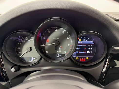Certified 2026 Porsche Macan AWD/4WD image 21