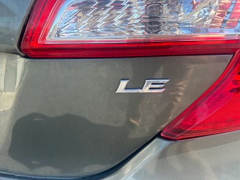 Used 2014 Toyota Camry LE image 6