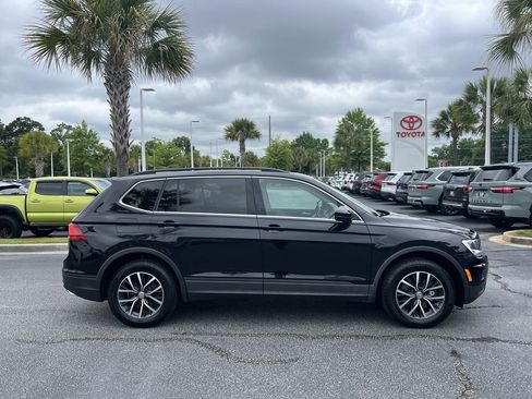 Used 2019 Volkswagen Tiguan SE w/ Panoramic Sunroof Package FWD image 11
