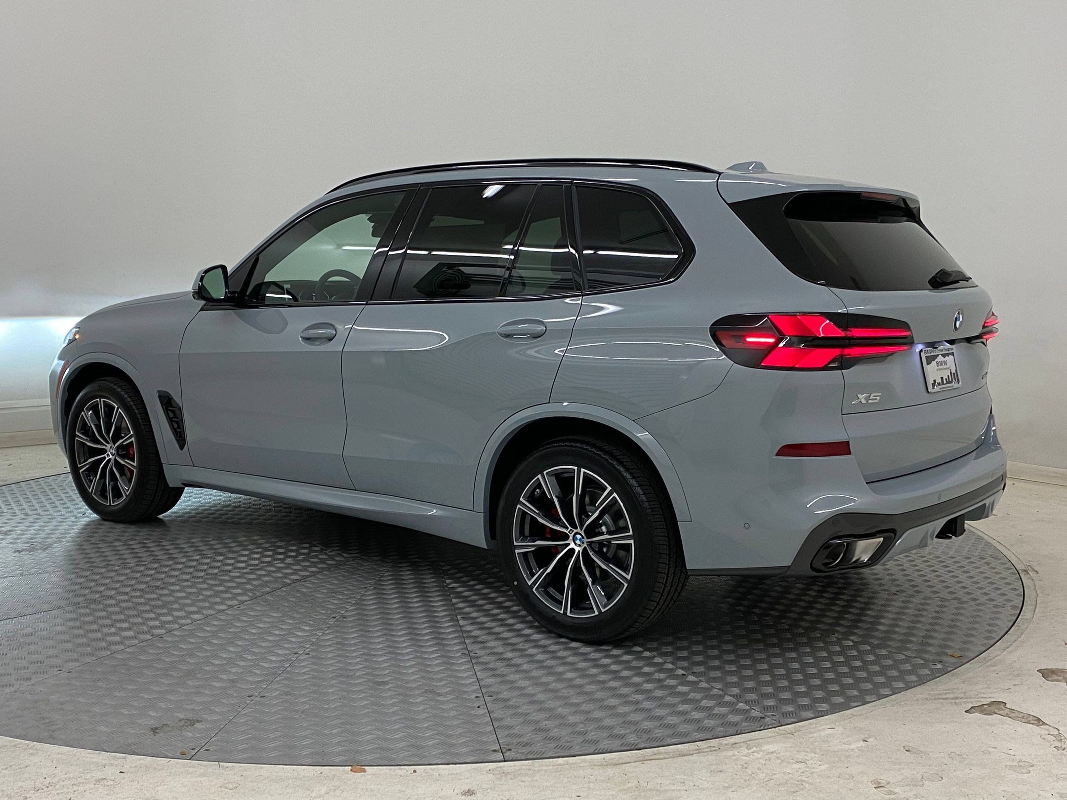 Used 2026 BMW X5 xDrive40i w/ M Sport Package AWD/4WD image 3