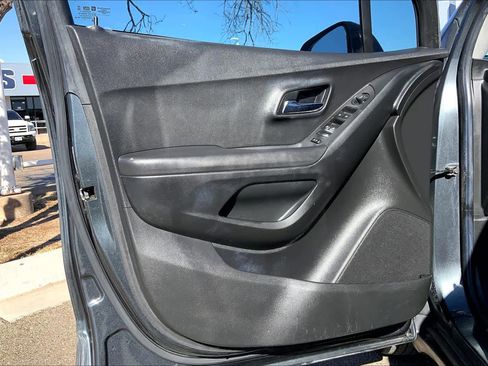 Used 2017 Chevrolet Trax LT w/ LT Convenience Package image 22