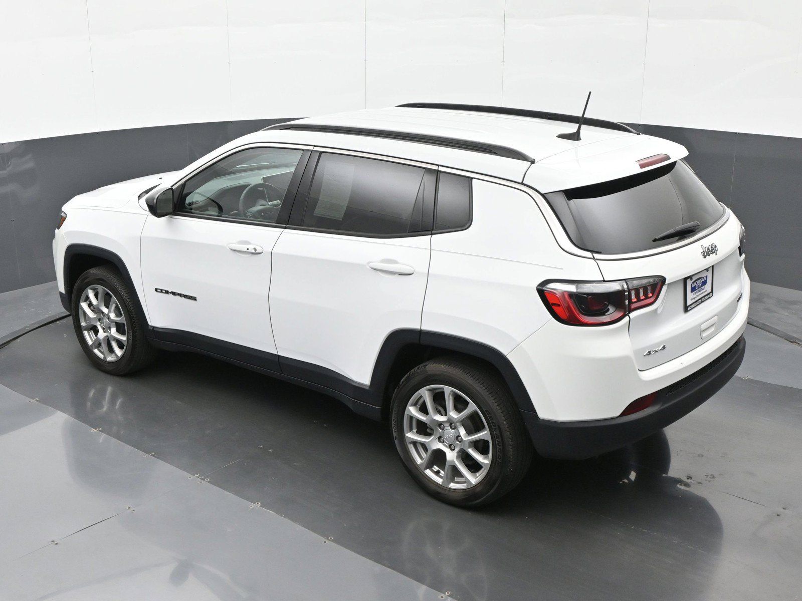 Used 2023 Jeep Compass Latitude AWD/4WD image 29