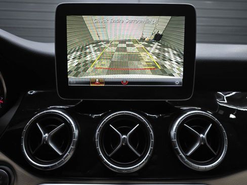 Used 2018 Mercedes-Benz CLA 250 4MATIC image 31